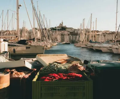 Agence SEO Marseille : visibilité locale et référencement naturel illustrés par le Vieux-Port