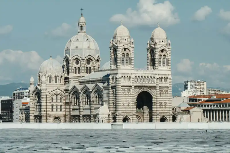 Expert SEO Marseille : optimisation et stratégie digitale illustrées par le quartier de la Joliette